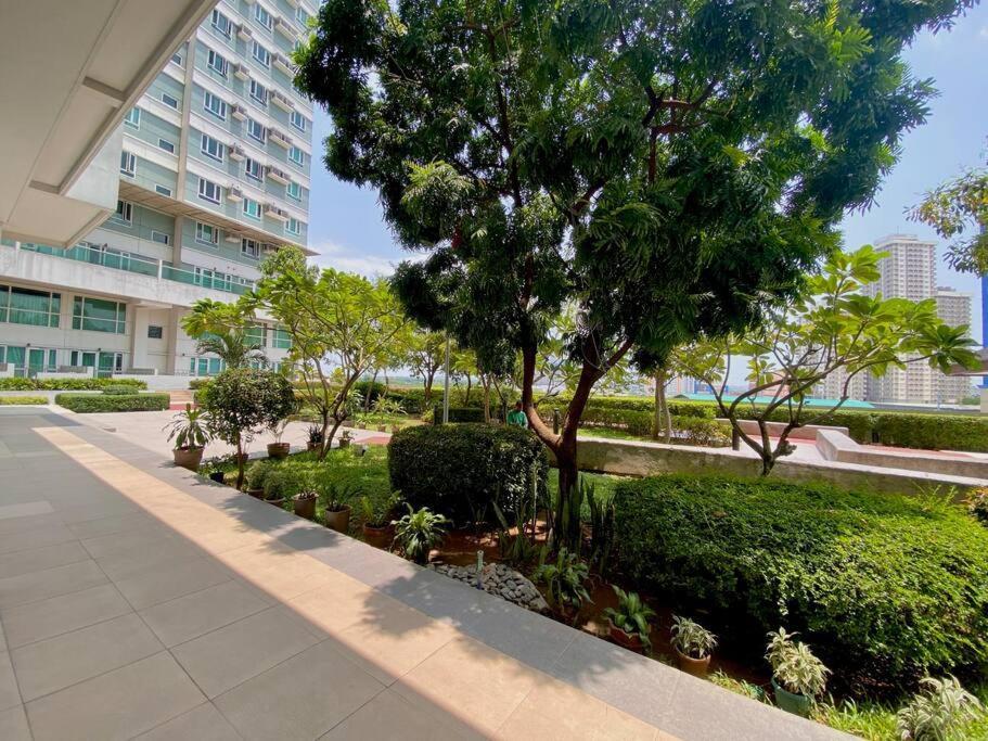 Makati Penthouse With Stunning Skyline View Apartment