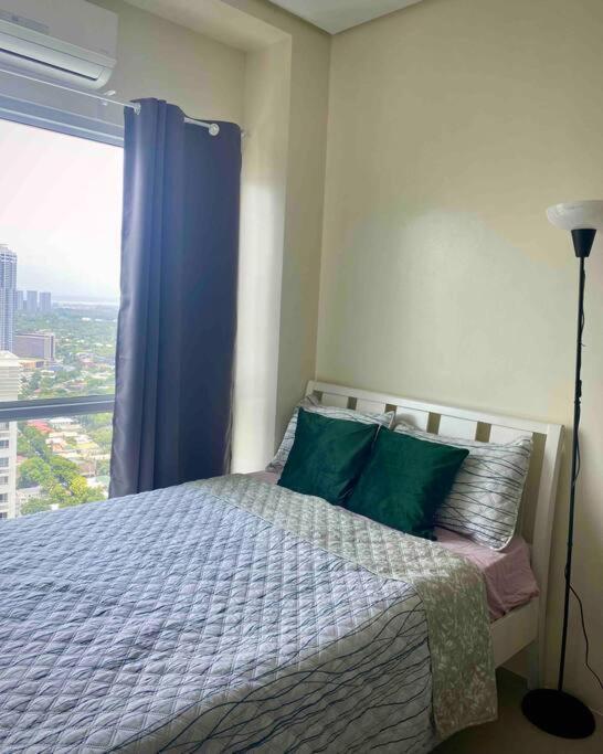 Makati Penthouse With Stunning Skyline View Apartment