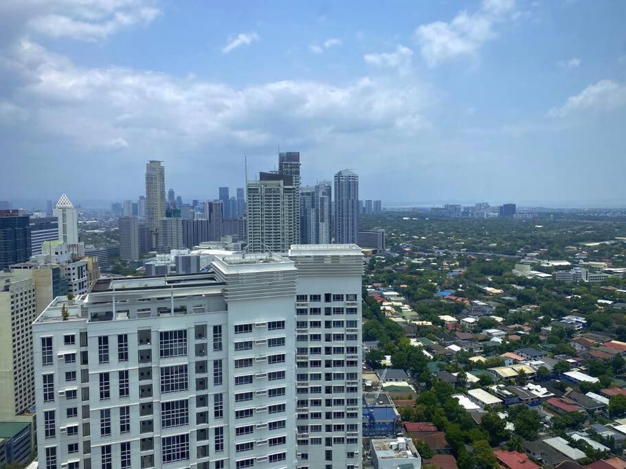 Makati Penthouse With Stunning Skyline View