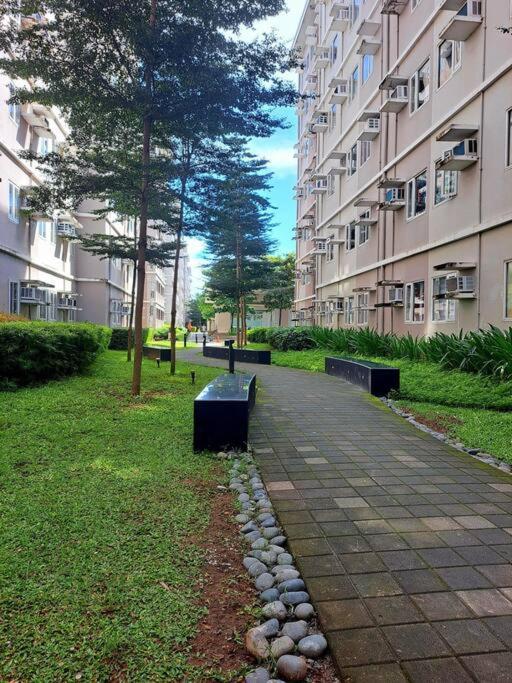 Unit Up To 10 Pax - With Netflix And Boardgames Manila
