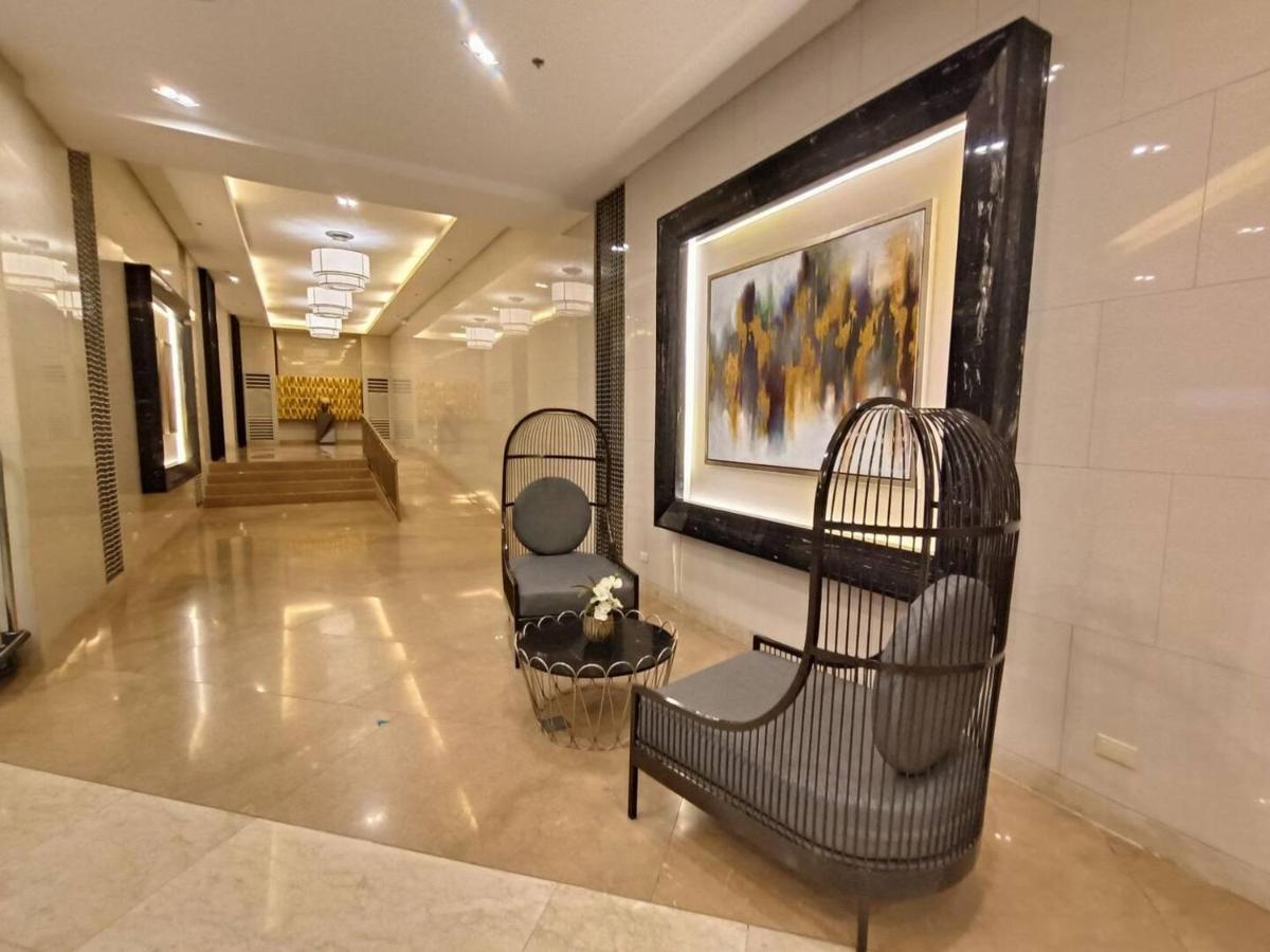 Penthouse At Fame 41st Floor, Shangrila-megamall Manila