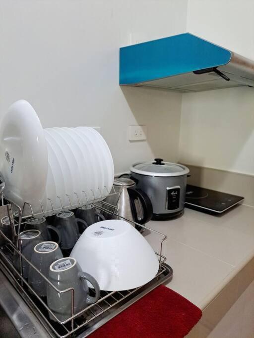 Unit Up To 10 Pax - With Netflix And Boardgames * Manila