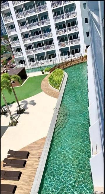 Breeze Residences - 1br Unit With Balcony -top Floor *
