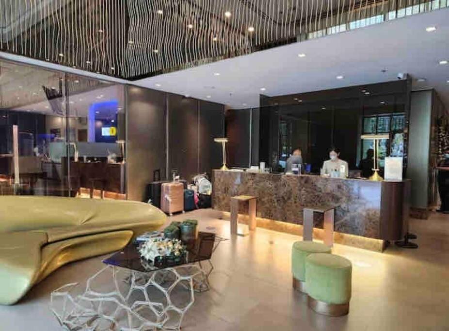 And Cozy Near Greenbelt Makati With Balcony * Manila