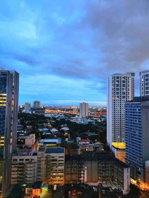 And Cozy Near Greenbelt Makati With Balcony