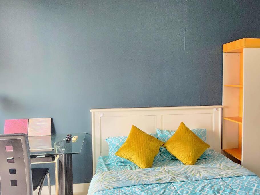 And Cozy Near Greenbelt Makati With Balcony Apartment Manila