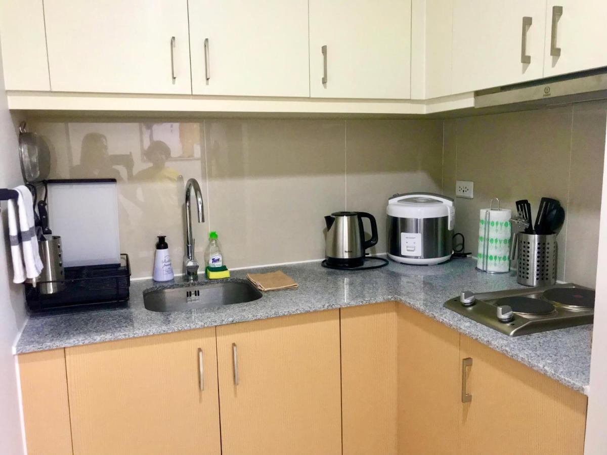 New & Modern Cozy 1br W/ Balcony@bgc, Wifi 300mbps Apartment *