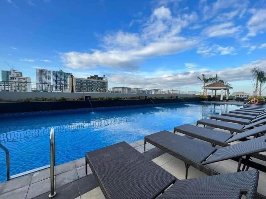 Coast By J 34th Floor Apartment
