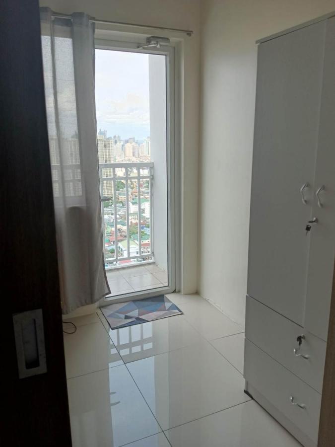 Apartment Breeze Residences - 1br Unit With Balcony -top Floor Manila
