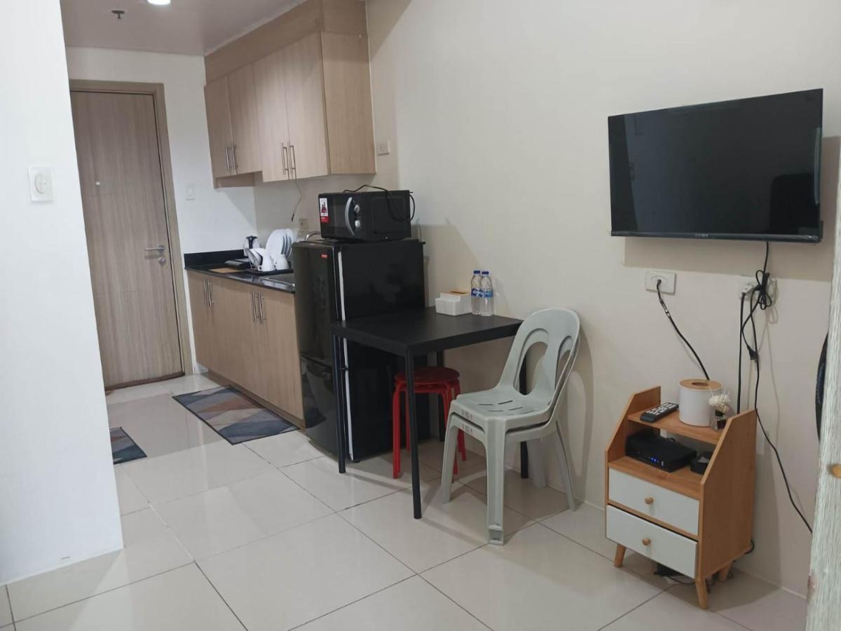 Breeze Residences - 1br Unit With Balcony -top Floor *