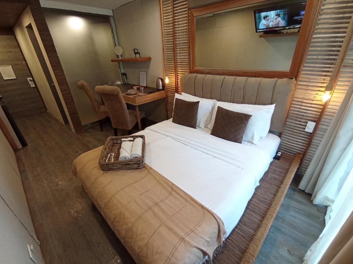 The Staycation - Serviced Manila