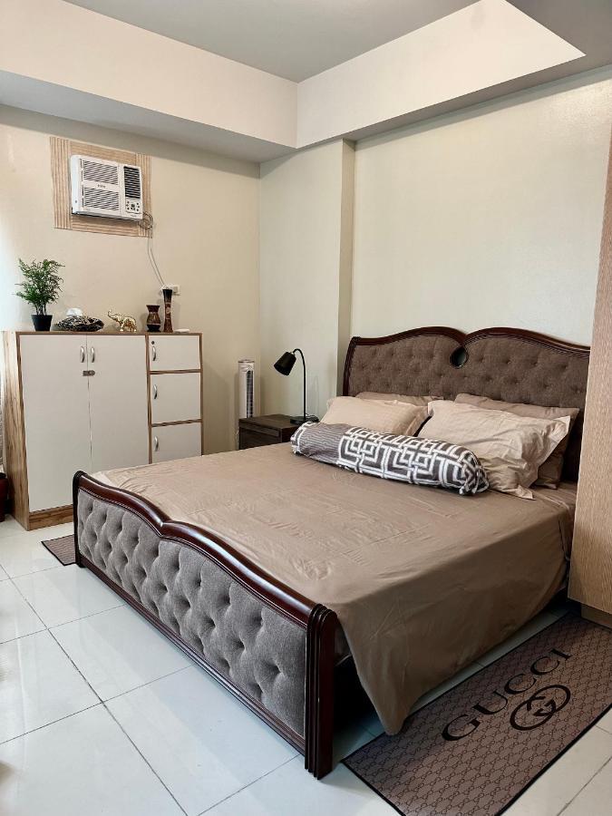 Lindy's Cozy Place @newport In Front Of Naia Terminal 3 Bed & Breakfast