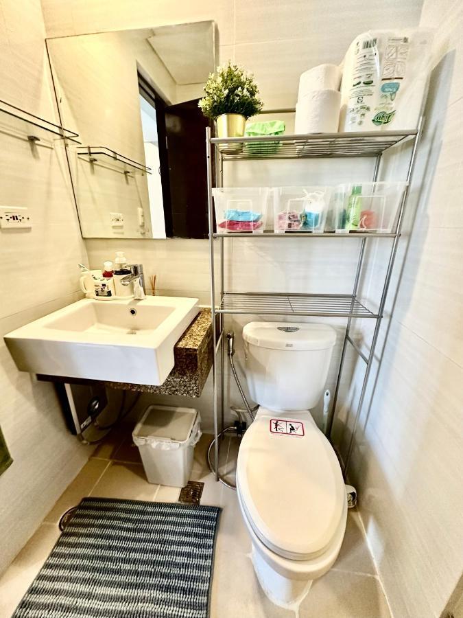 Lindy's Cozy Place @newport In Front Of Naia Terminal 3 Bed & Breakfast *