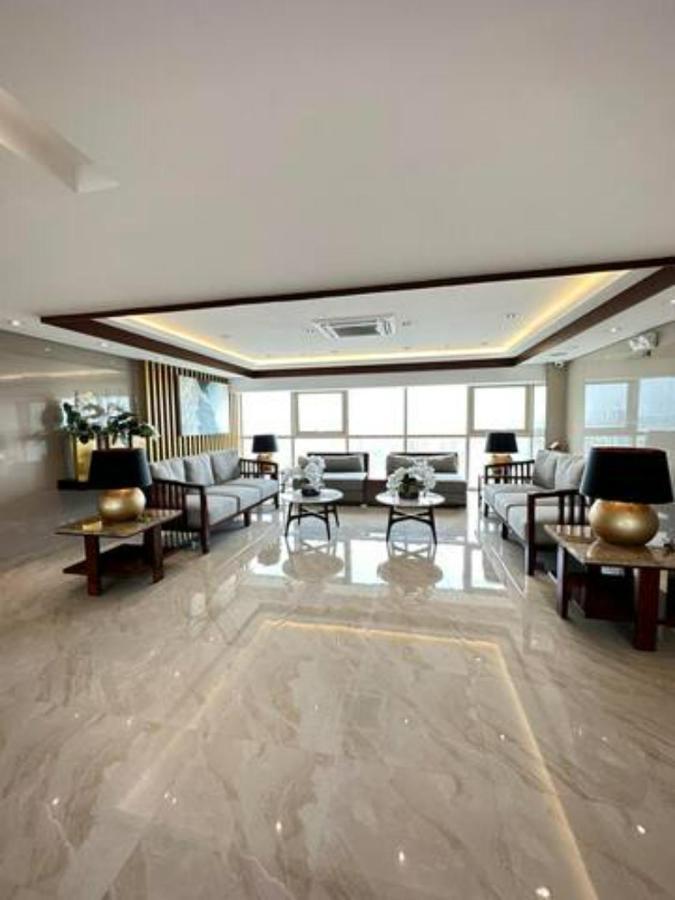 Coast Residences Penthouse With Skyline And Bay View Manila