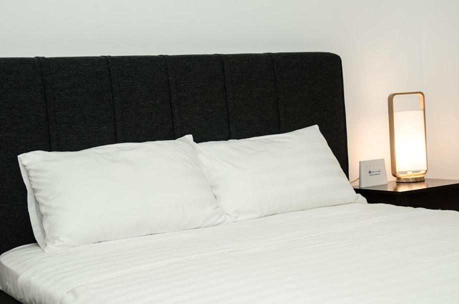 Apartment Prime Avant Bgc Location By Ph Staycation Manila