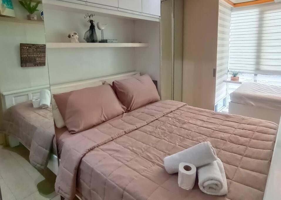 Modern Minimalist Unit Across Naia3