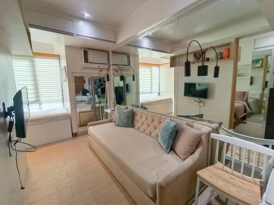 Modern Minimalist Unit Across Naia3 *