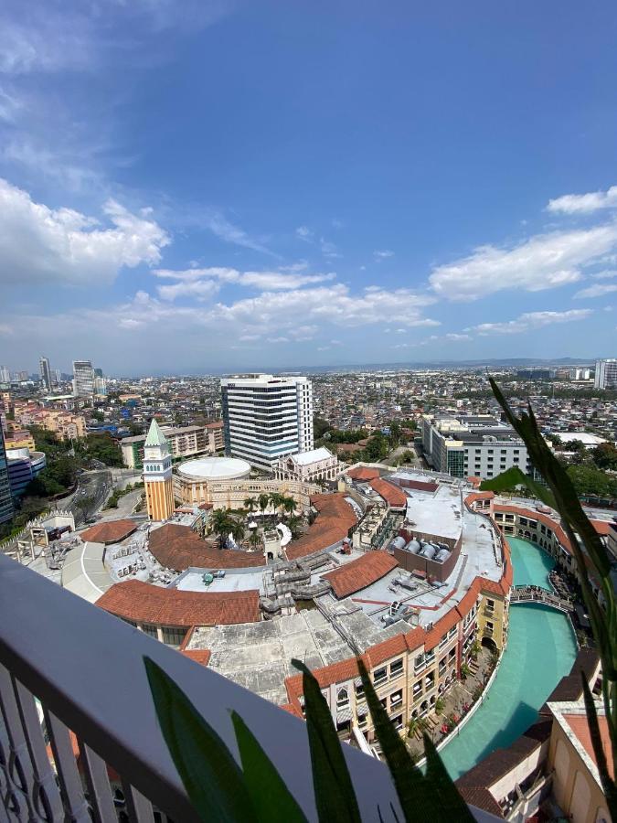 Njoy! Chic & Luxury At Venice Canal - Perfect For Business & Couples Apartment Manila