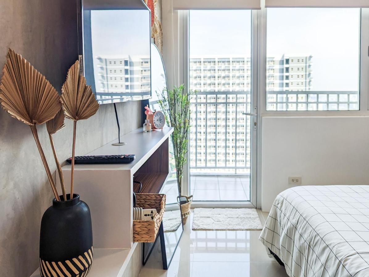 By The Bay Roxas Blvd Yacht Club Us Embassy Apartment Manila