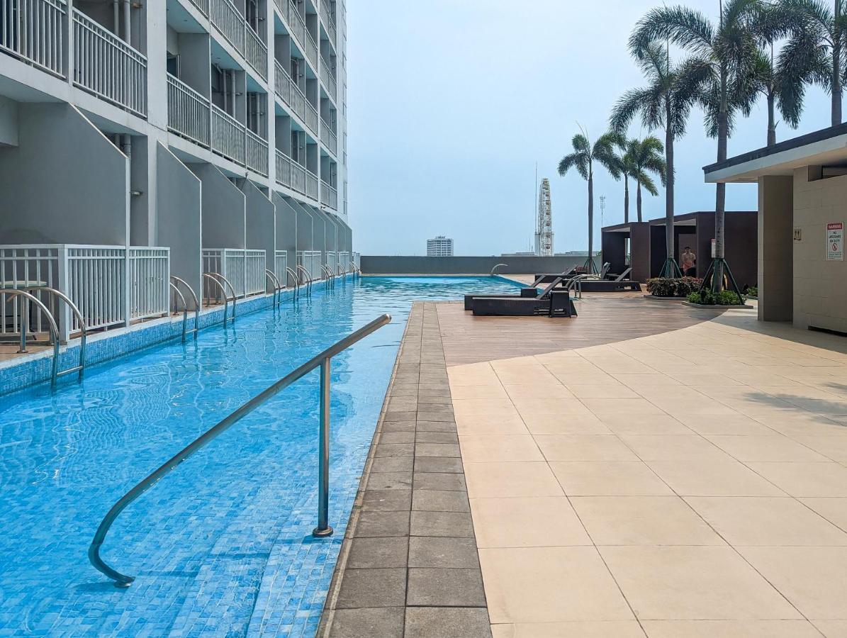 By The Bay Roxas Blvd Yacht Club Us Embassy Manila