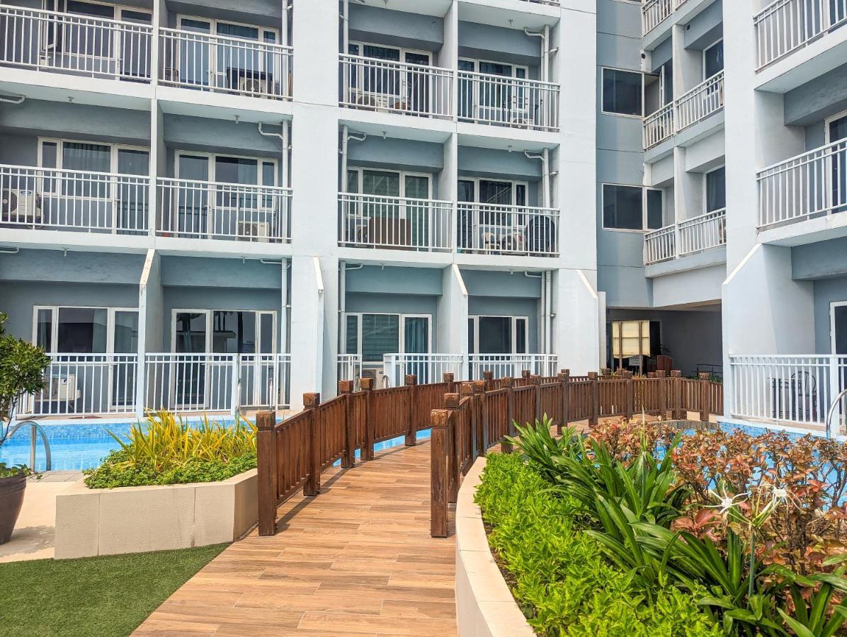 By The Bay Roxas Blvd Yacht Club Us Embassy Apartment