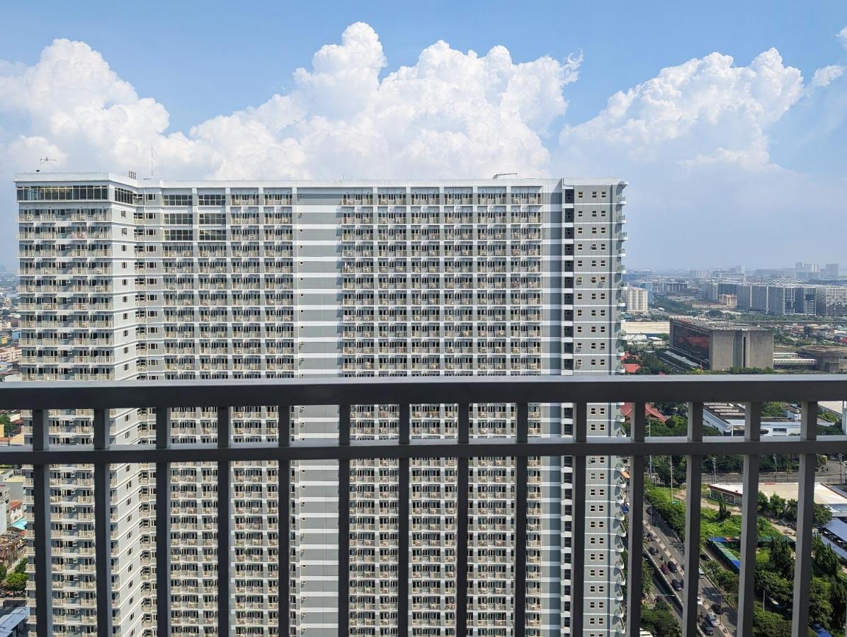 Apartment By The Bay Roxas Blvd Yacht Club Us Embassy Manila