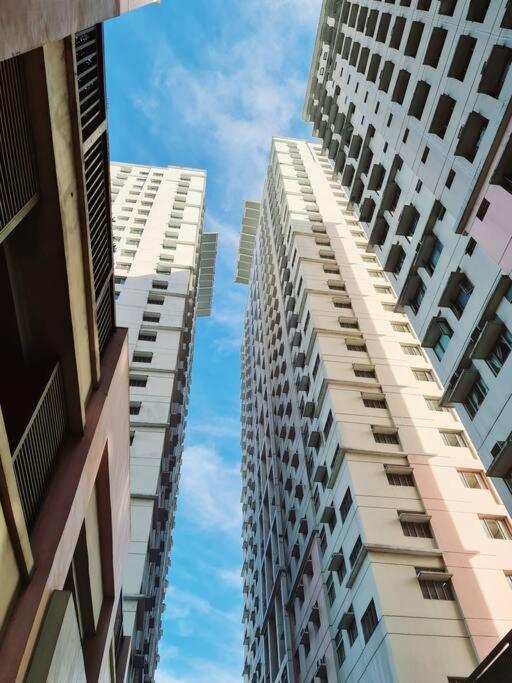 Modern & Spacious 2br With Netflix & Pool Acess In San Juan Manila