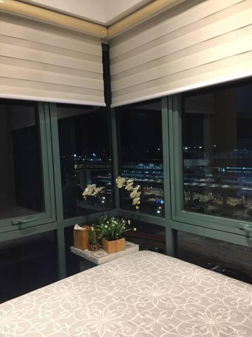 Modern Minimalist Unit Across Naia3 * Manila
