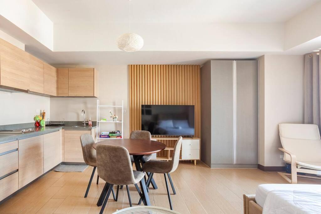 Apartment Refined & Homey Luxury Manila