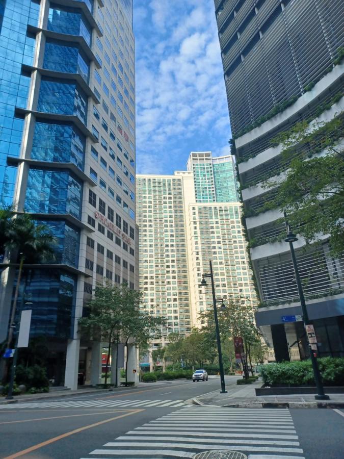 Spacious Unit At Uptown Parksuites Across Uptown Mall And Mitsukoshi Mall Free Parking With Washer * Manila