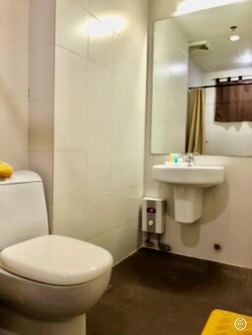 Apartment Kl Tower Legazpi Village, Makati Near Greenbelt & Aim Makati *