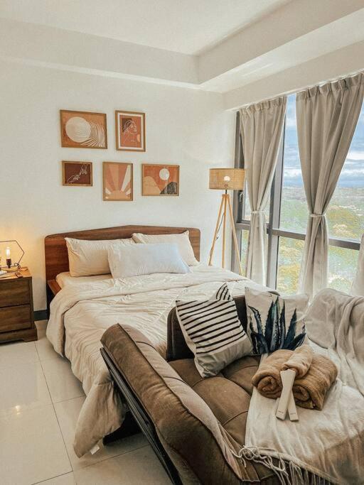 Chic And Cozy Viceroy Residences Taguig Manila