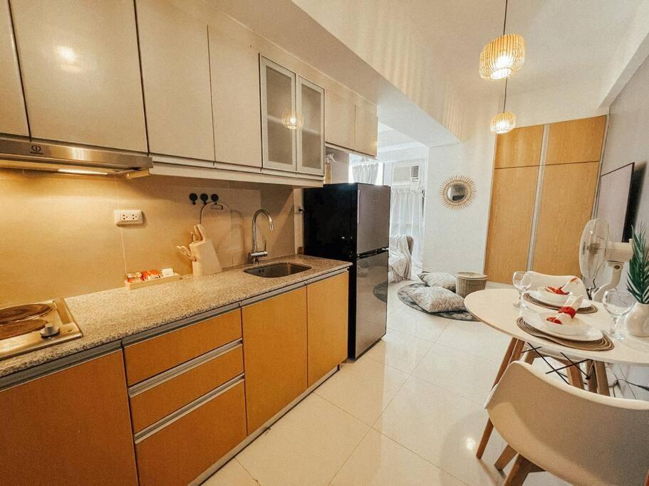Chic And Cozy Viceroy Residences Taguig