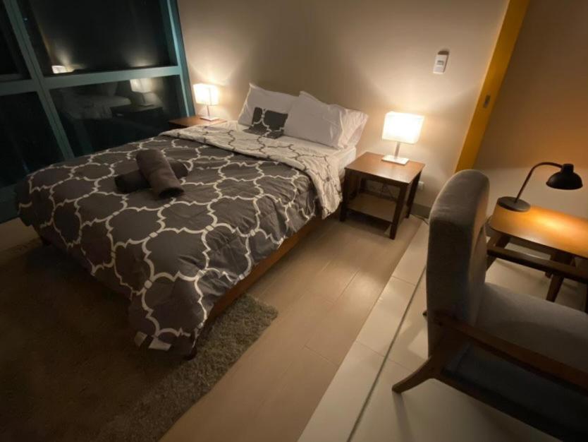 1 Bedroom Uptown Bgc Across Uptown Mall * Manila
