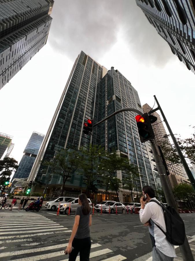 1 Bedroom Uptown Bgc Across Uptown Mall Apartment