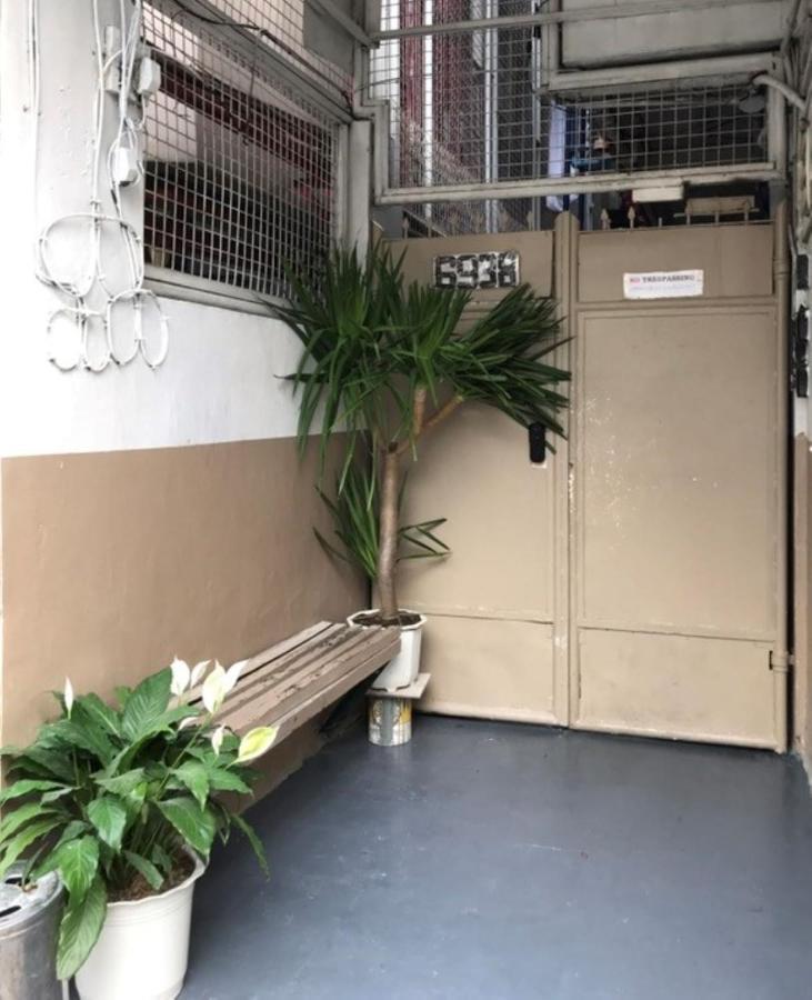 Budget Transient Capsule Makati Near Ayala And Buendia Lower Deck Apartment
