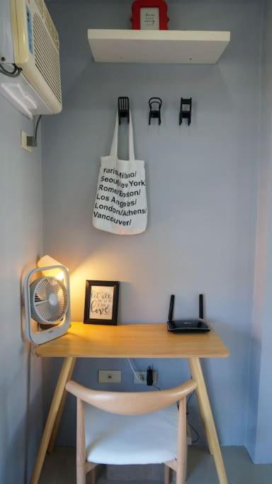 The Fika Room: Scandi-style Airport With Wi-fi & Netflix Apartamento