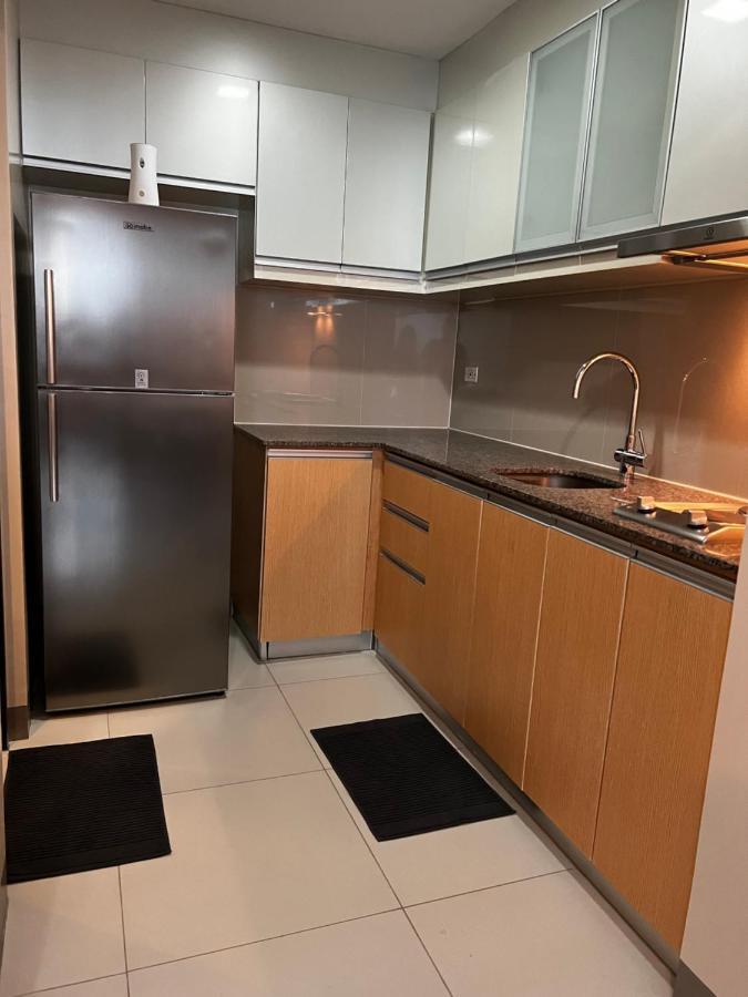 1 Bedroom Uptown Bgc Across Uptown Mall *