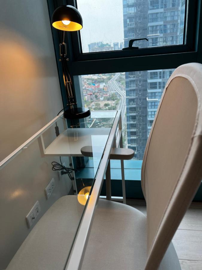 1 Bedroom Uptown Bgc Across Uptown Mall Apartment Manila