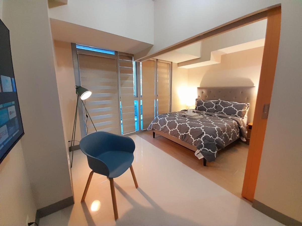 1 Bedroom Uptown Bgc With Balcony