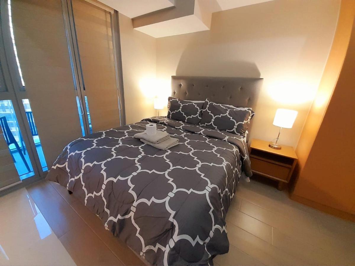 1 Bedroom Uptown Bgc With Balcony