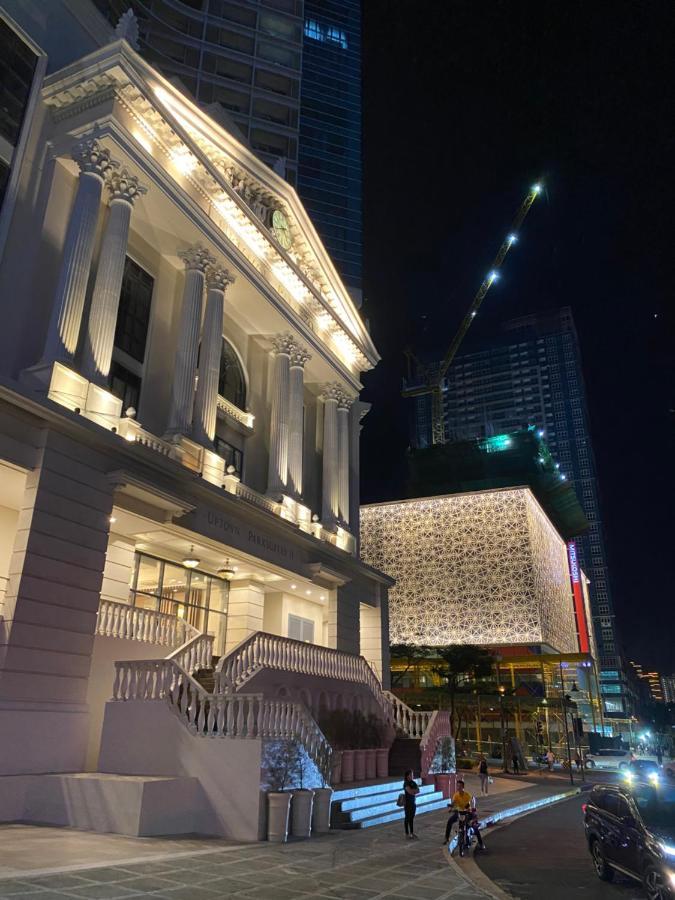 1 Bedroom Uptown Bgc With Balcony * Manila