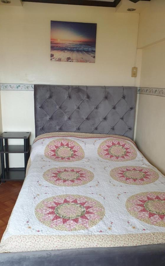 Greenhills Garden Square 2br & 2 Toilets * Manila