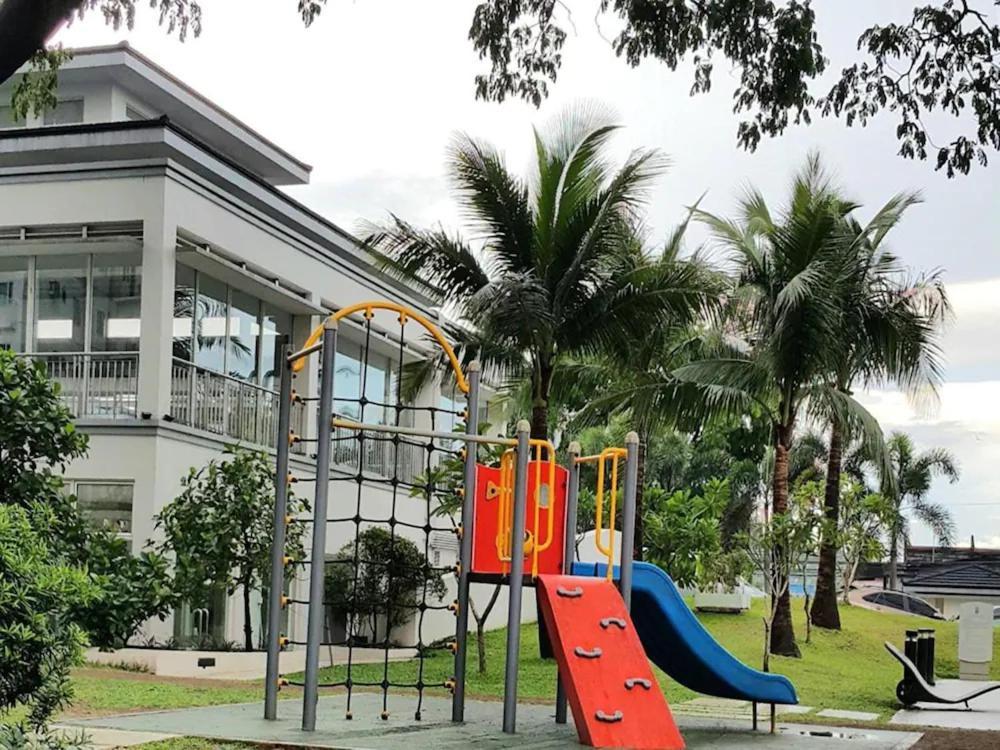 Mary's Pool View At Grace Residences Near Bgc Apartamento Manila