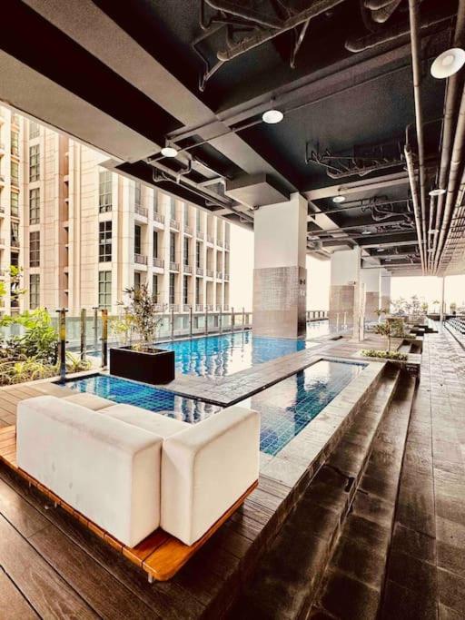 Luxury Living @ Eastwood Manila