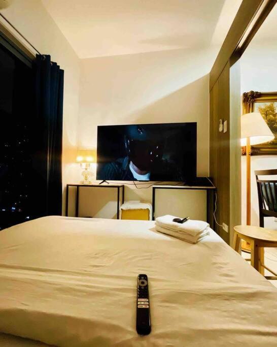 Beautiful 1br Balcony W/65uhdtv Wifi Netflix, Pool