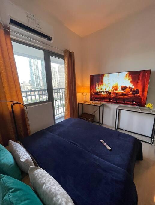 Beautiful 1br Balcony W/65uhdtv Wifi Netflix, Pool Apartment