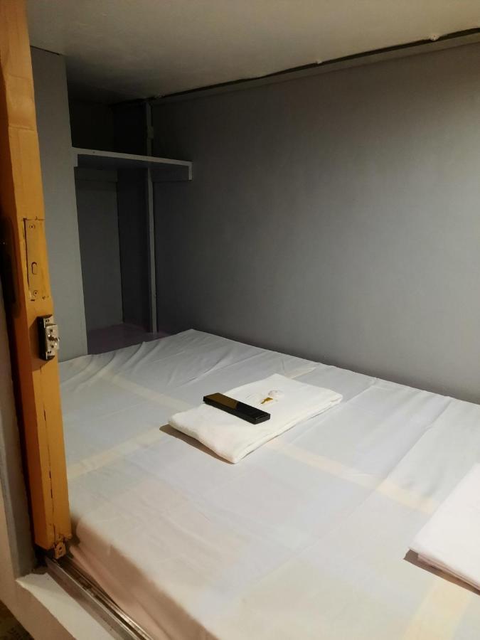 Budget Transient Capsule Makati Near Ayala And Buendia Apartment Manila