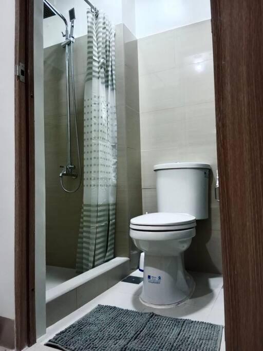 Apartment Cozy 1br Shore 2 Wi-fi Netflix Near Moa Manila