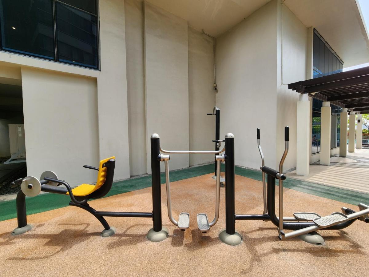 Apartment Spacious Unit At Uptown Parksuites Across Uptown Mall And Mitsukoshi Mall Free Parking With Washer Manila